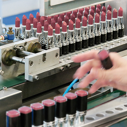 production-lipstick-square-mondial-cosmetics production-lipstick-square-mondial-cosmetics